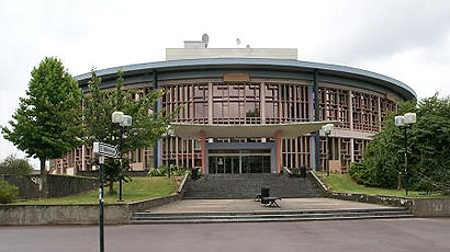 里爾第一大學(xué)logo圖片